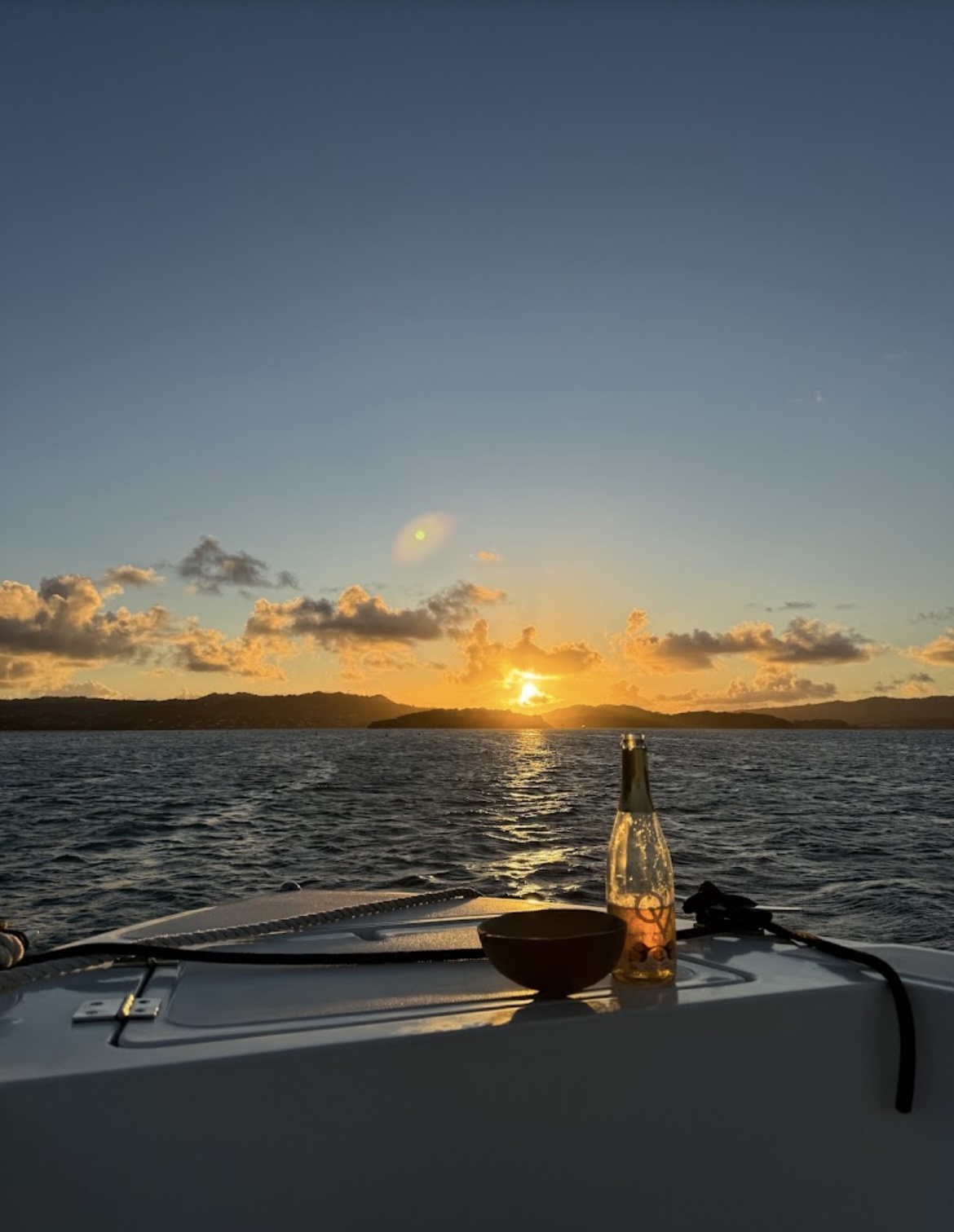 Coucher de soleil depuis le bateau, golden hour